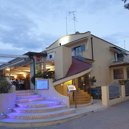 Hotel Gabbiano Сан-Домино Экстерьер фото