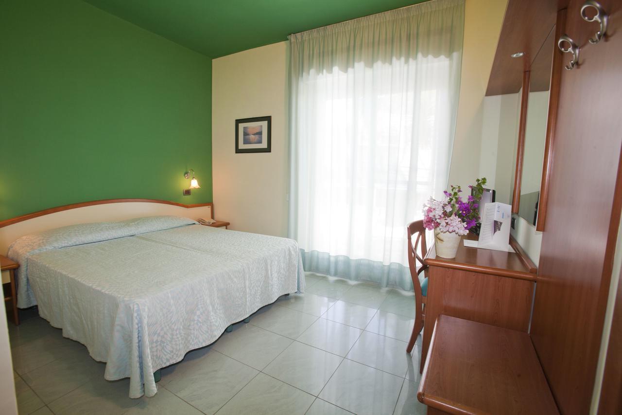 Hotel Gabbiano Сан-Домино Экстерьер фото